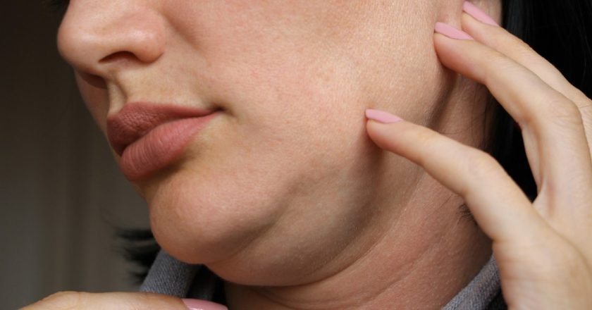 как подтянуть овал лица в домашних условиях