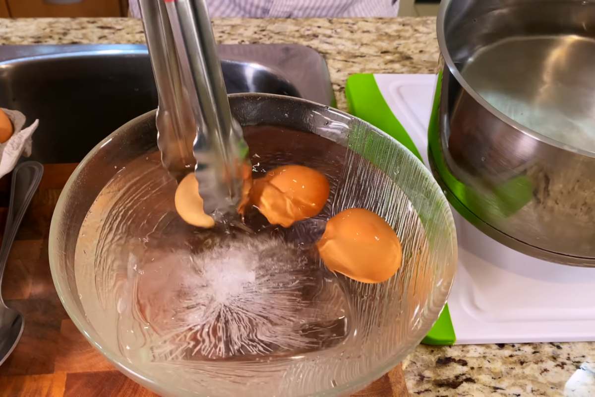 охлаждать вареные яйца