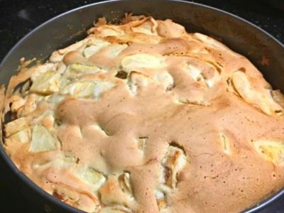 Как приготовить шарлотку с яблоками