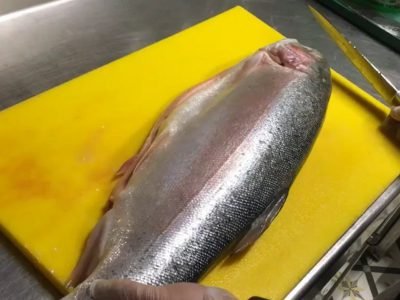 Как разделать рыбу: техника сушистов для форели и лосося