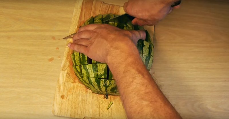 как разрезать арбуз