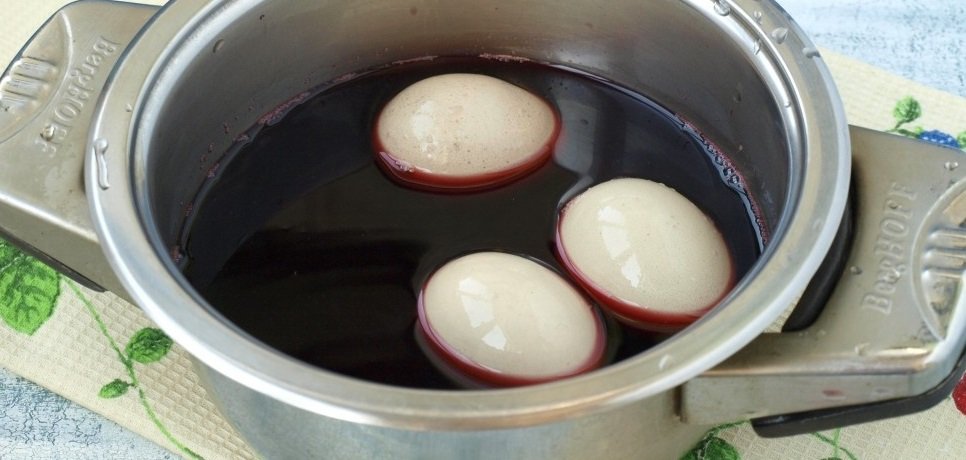 яйца в чае фото