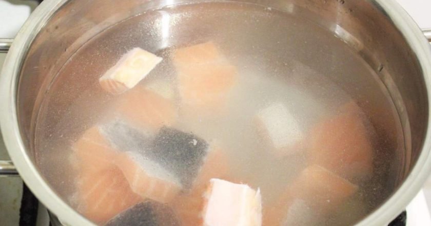 уха из красной рыбы