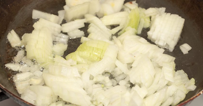 как вкусно пожарить лук