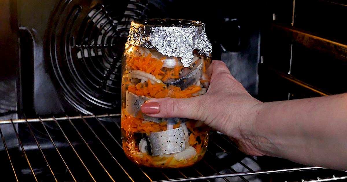 скумбрия в банке