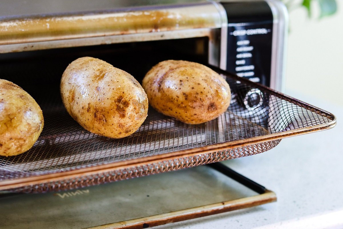 Картофель на противне в духовке