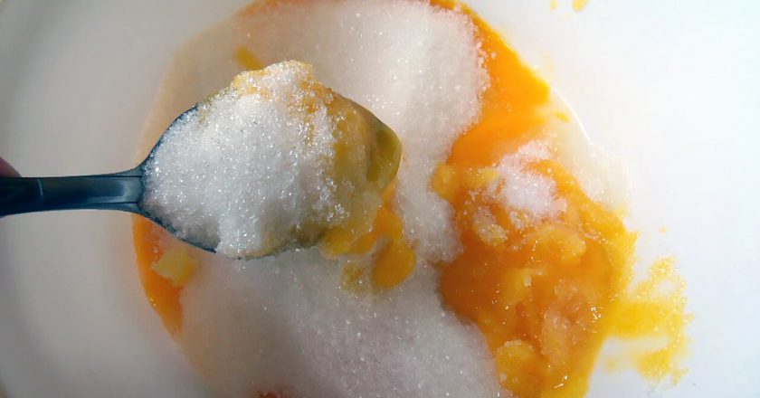 Как правильно взбить желтки