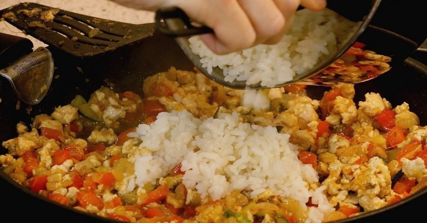 как пожарить рис