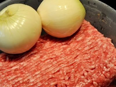 Какой лук добавлять в фарш для котлет