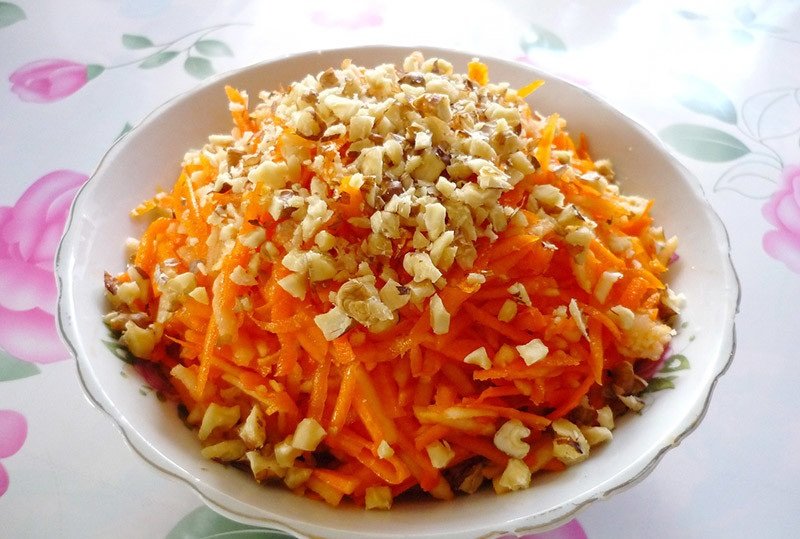 Морковь и грецкие орехи