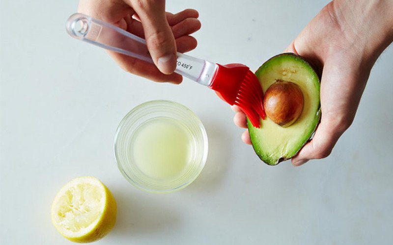авокадо с лимоном