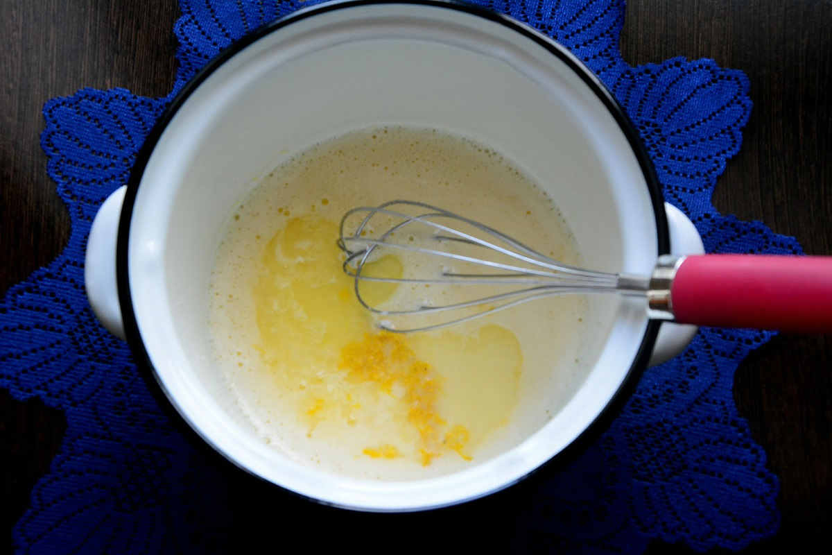 молоко с лимонной цедрой