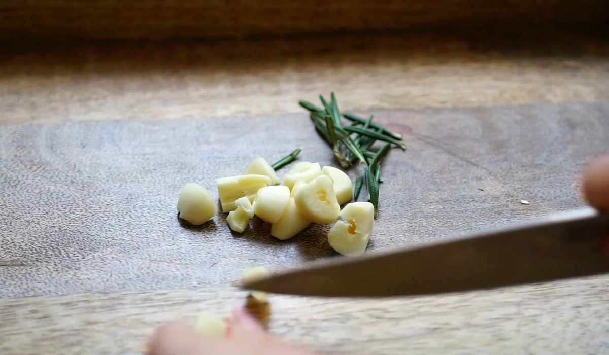 чеснок и розмарин