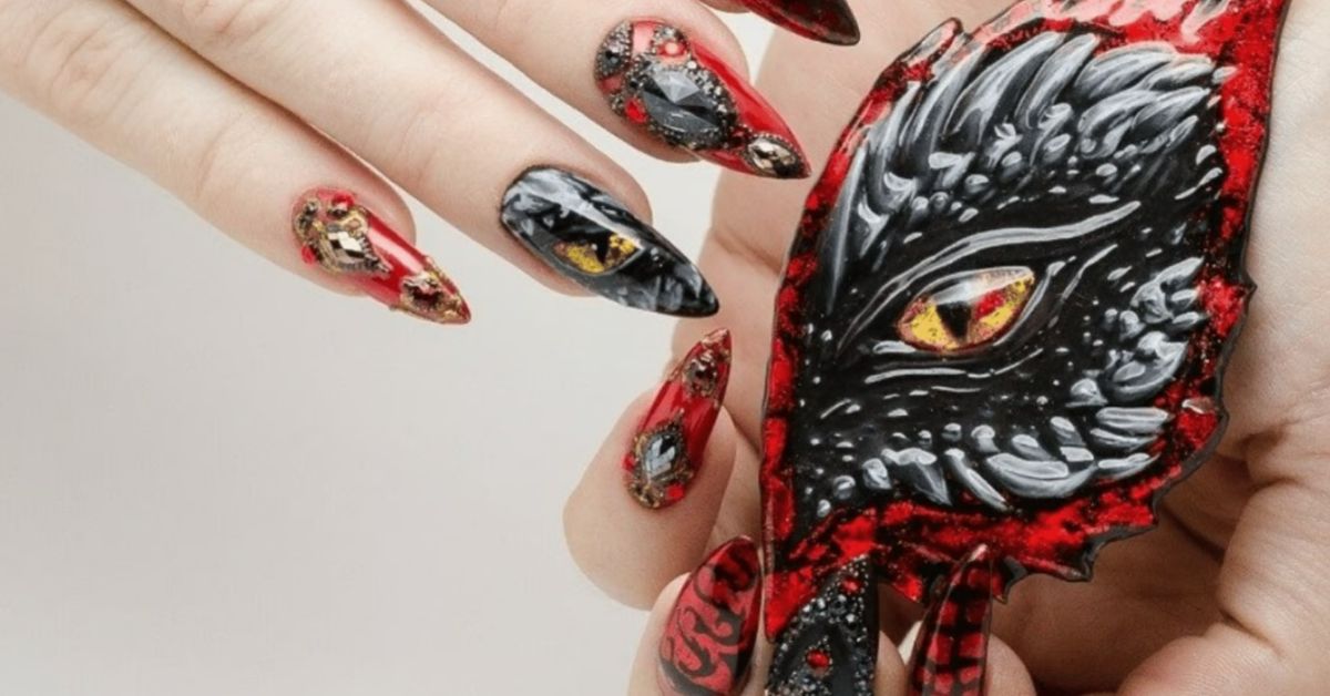 маникюр с драконом