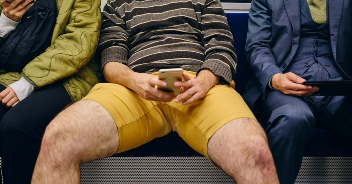 мужчина в метро