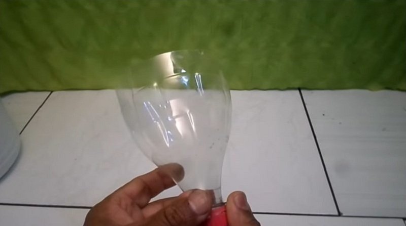 обрезать пластиковую бутылку