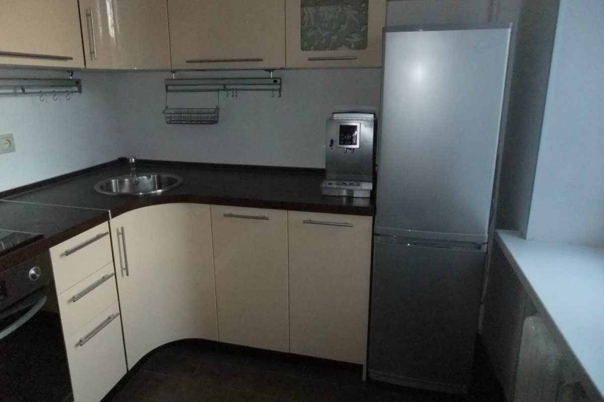 мойка в темном углу