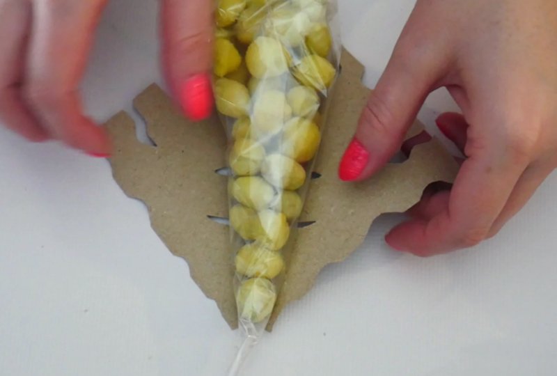 приклеивание снежинок