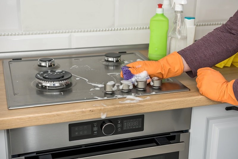 сода и уксус на плите