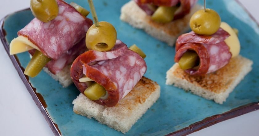 закуски с маринованным огурцом