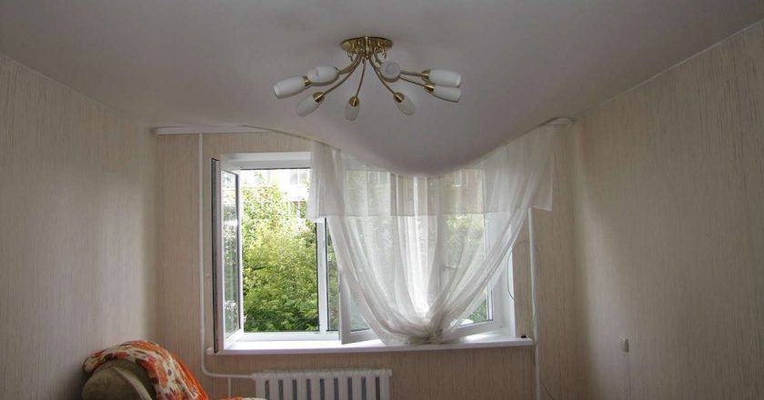 скопление воды в потолке