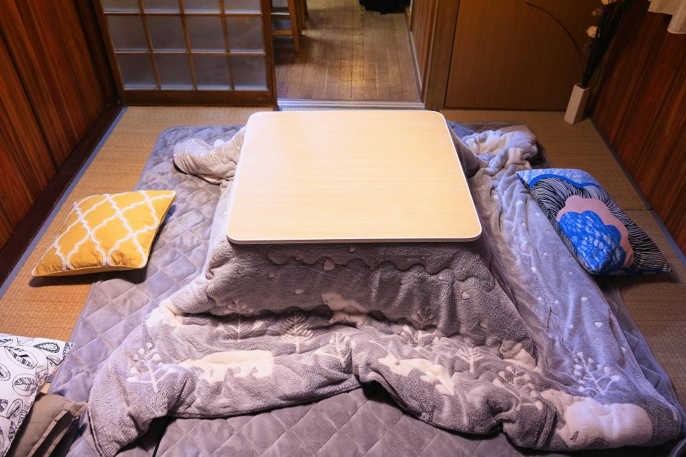 Как обогреть квартиру без отопления: японские способы японцев, приспособления, оставляйте, одеялом, мебели, котацу, Потому, слишком, температура, время, которое, который, обогреть, накрывают, использовании, бельё, запрещеноНе, включенными, ночьКотацуКотацу, традиционный