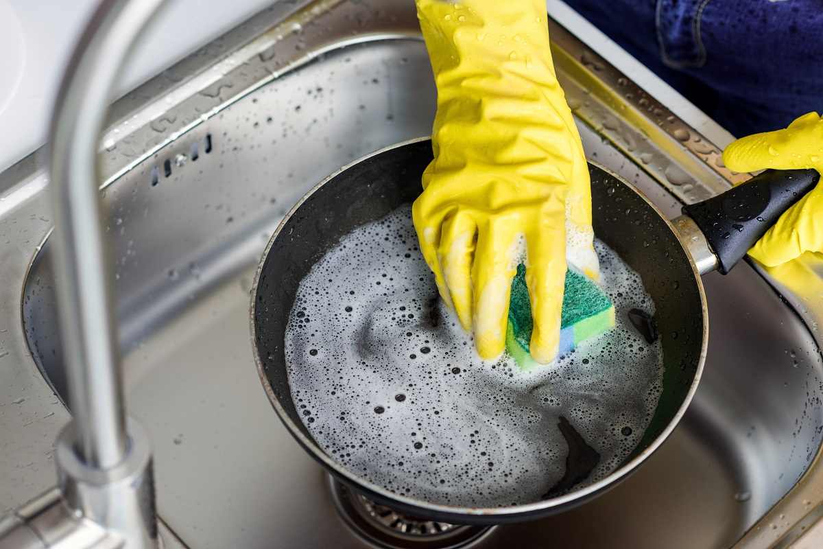 Какие ошибки при мытье посуды нельзя допускать