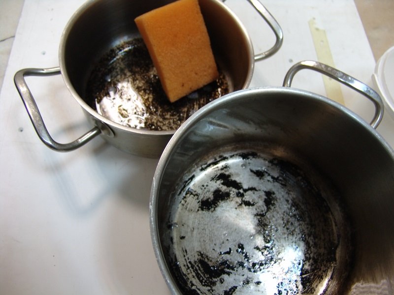 Как отмыть пригоревшую кастрюлю фольгой: проверенный способ