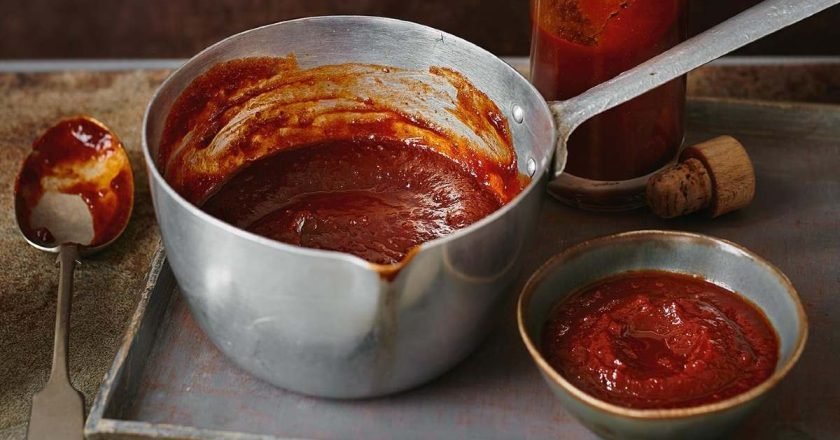 грязная ложка на столе