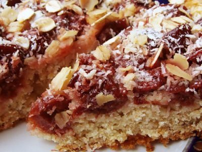 Овсяный пирог с вишней