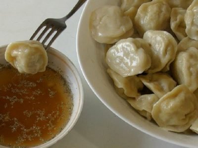 Почему мы едим пельмени с уксусом