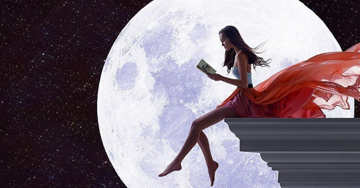 Девушка-Луна. Лунная девушка. Космическая девушка. Девушка сидит на Луне. Первые лунные сутки 2024