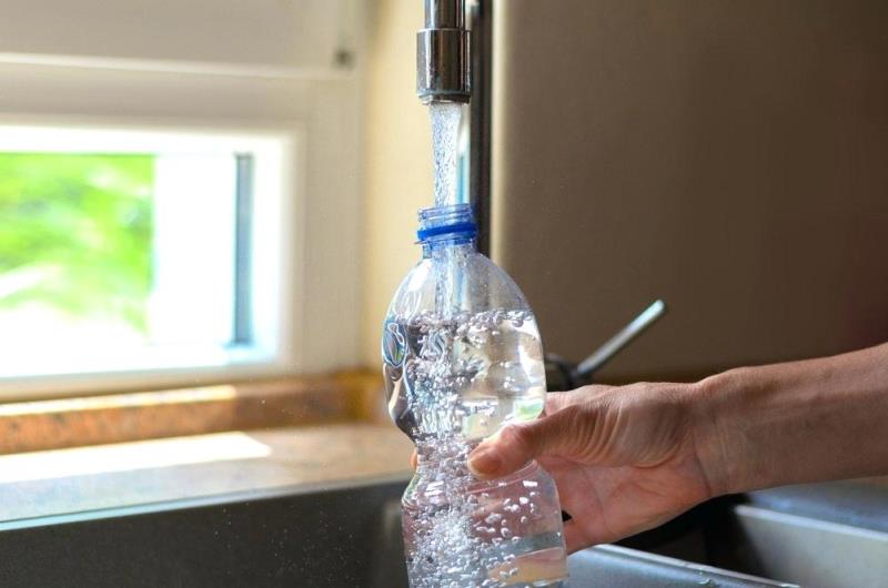 питьевая вода в больших бутылках