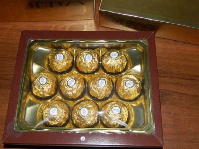 Подарки из конфет на Новый год