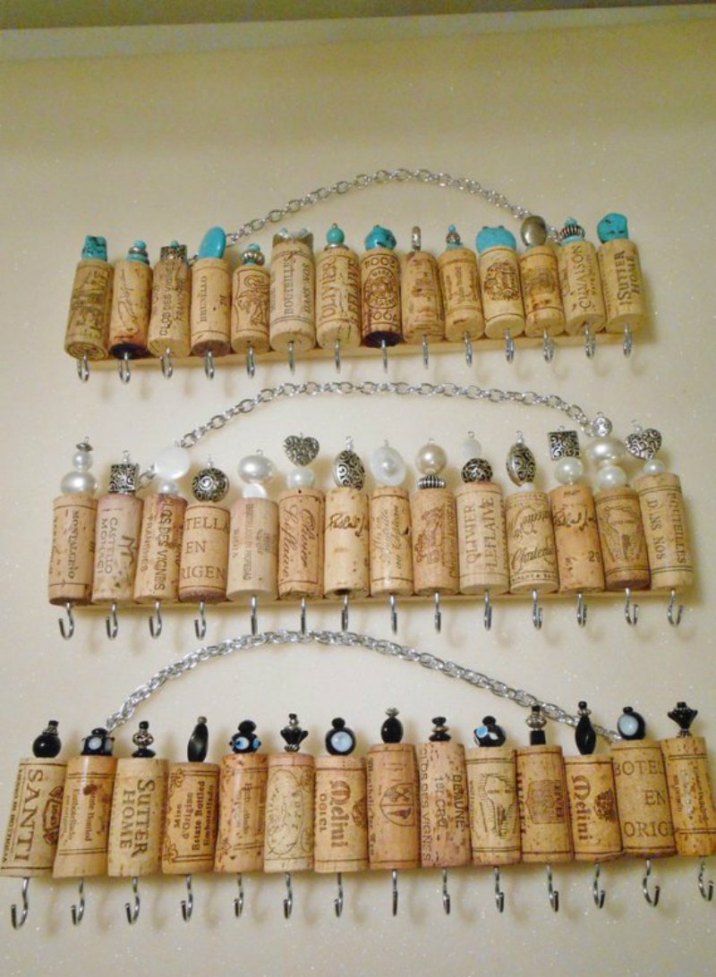 держатель для украшений из пробок