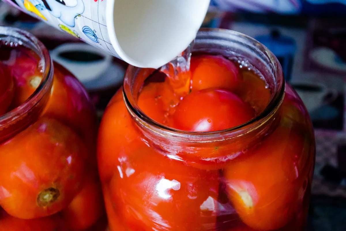 Сладкие помидоры рецепт на 1 литр. Помидоры без уксуса. Помидоры в банке. Помидоры сладкие. Помидоры без уксуса на зиму.