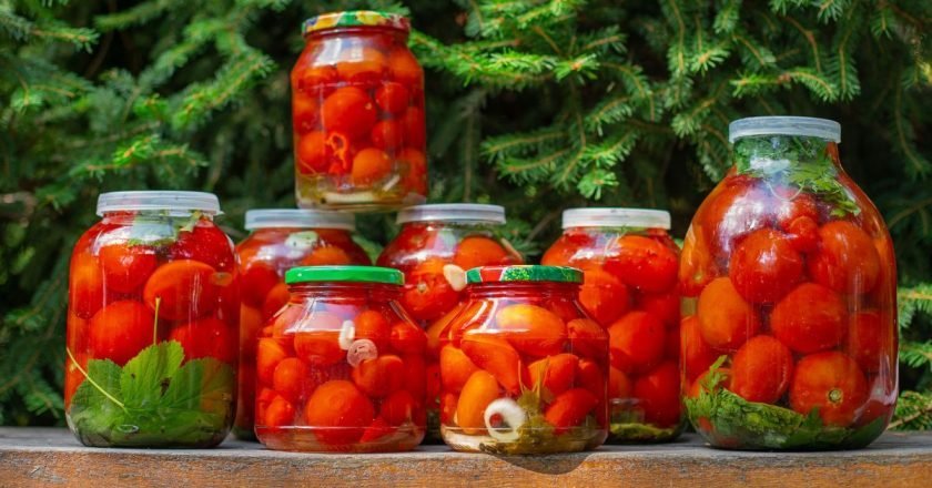 помидоры в банке