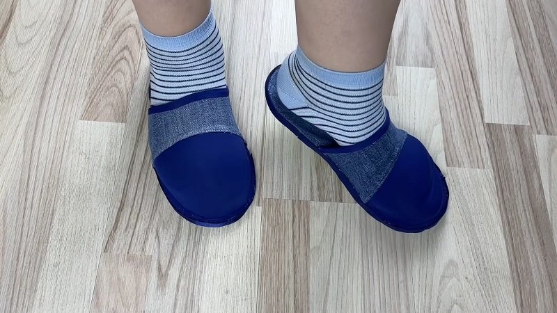готовые тапочки на ноге