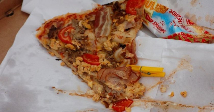 как вести себя за столом