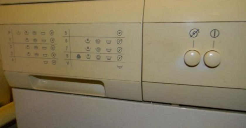 пожелтевшие розетки