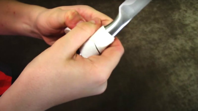 пластырь на ручке ножа