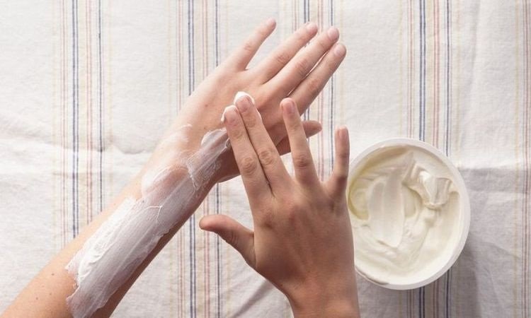 Применение йогурта в быту