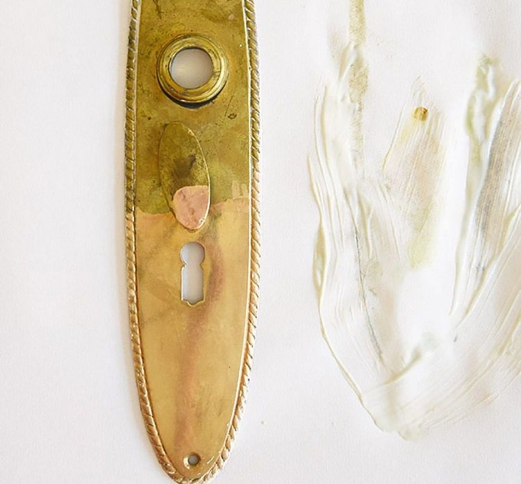 Применение йогурта в быту