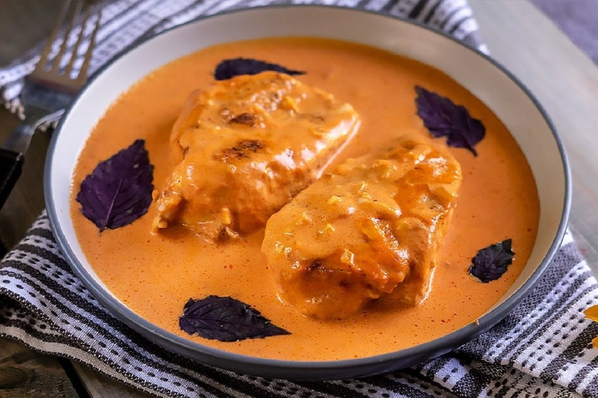 перемешивание сыра с чесноком