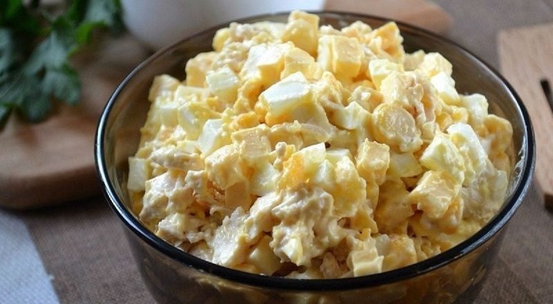 салат с кукурузой и сыром