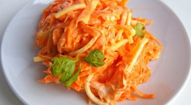 салат с омлетом и морковью