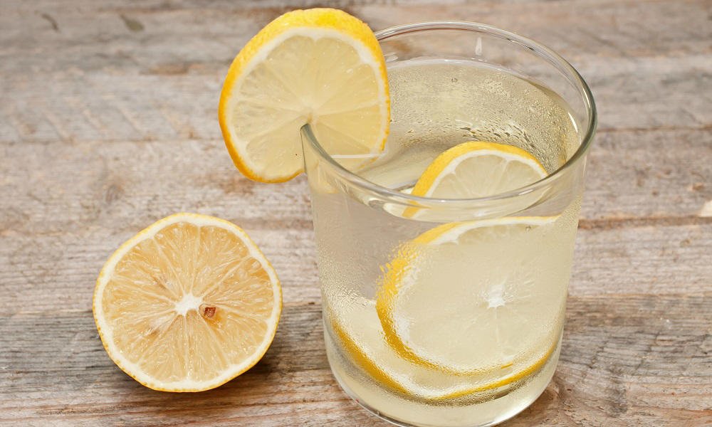 вода с лимоном