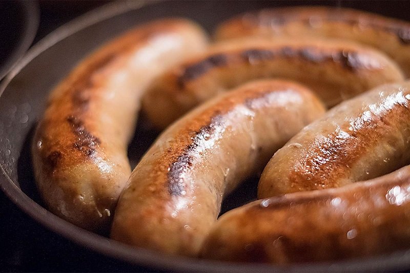 Разница между сосисками и сардельками