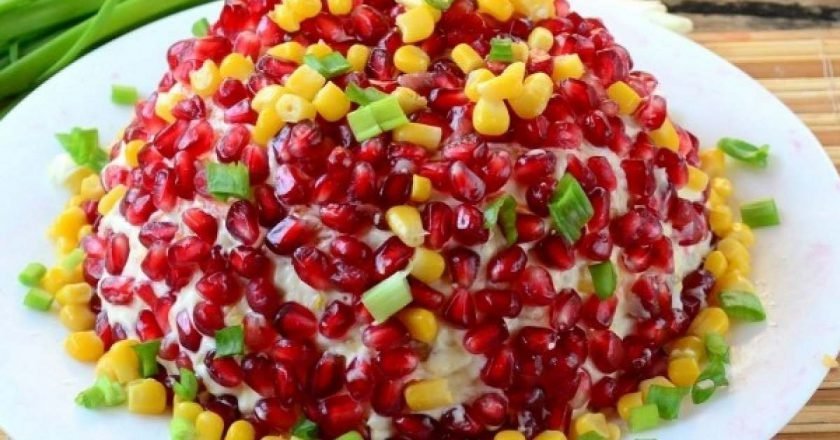 есть курицу ножом и вилкой