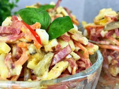 Салаты для мужчин: 5 рецептов сытных закусок